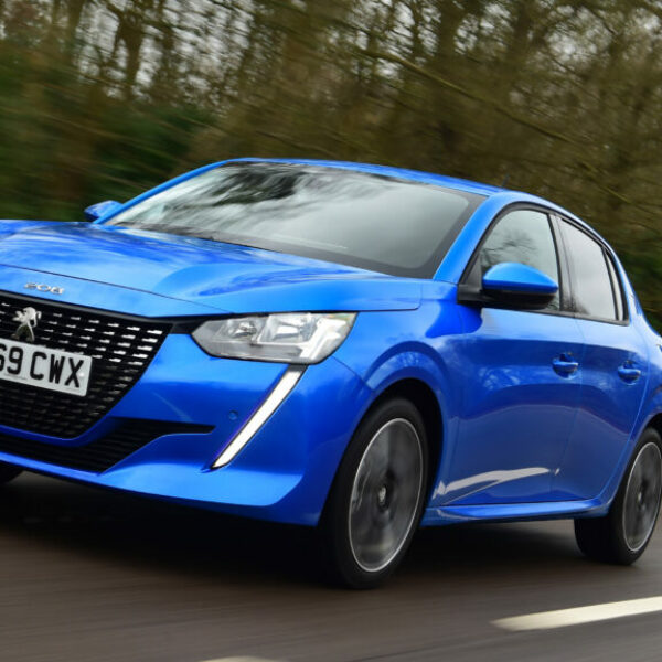 Peugeot 208 2020 UK pictures-29